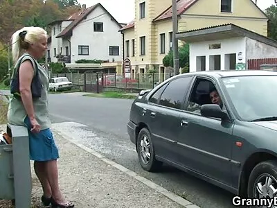 Trevlig amatör ger snabb bogserfilm (Alliyah Sky)