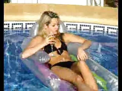 Stor avsugning av A Tan Blonde video (Alexis Monroe)