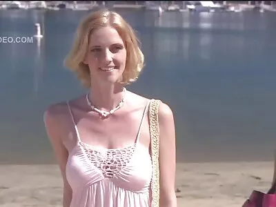 In The Vip -video (Sammie Rhodes, Kiara Diane, Blue Angel)