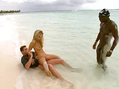 En ansiktsbehandling för Nikki -video (Nikki Delano)